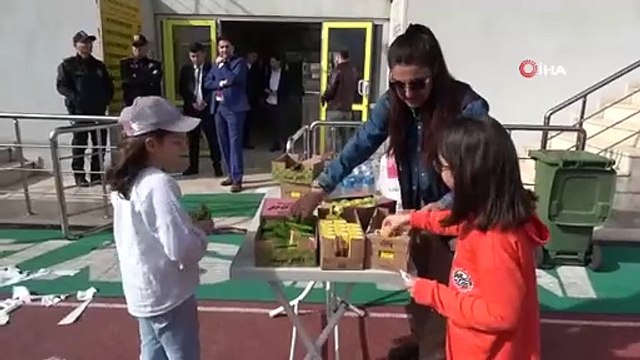 Amasya Emniyet Müdürlüğü 100 çocukla uçurtma şenliği düzenledi