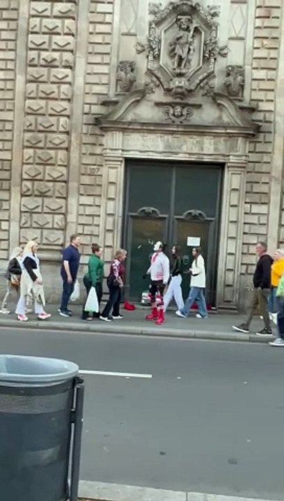 Un mime devient miroir