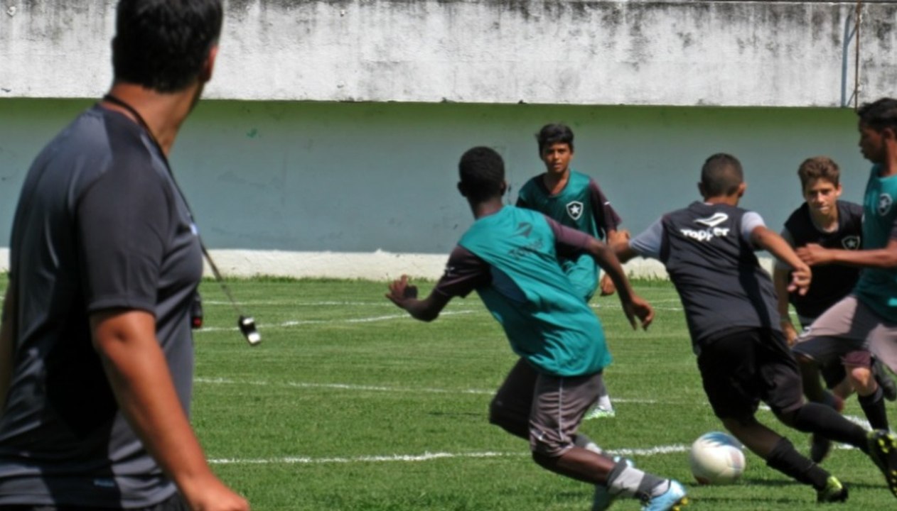 Intermediário do Botafogo-RJ fala sobre expectativas da peneira em Cachoeira dos Índios