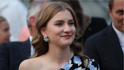 Tải video: VOICI : La princesse Elisabeth fête ses 22 ans : qui est la future reine de Belgique ?