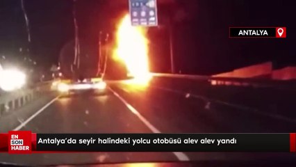 Antalya'da seyir halindeki yolcu otobüsü alev alev yandı