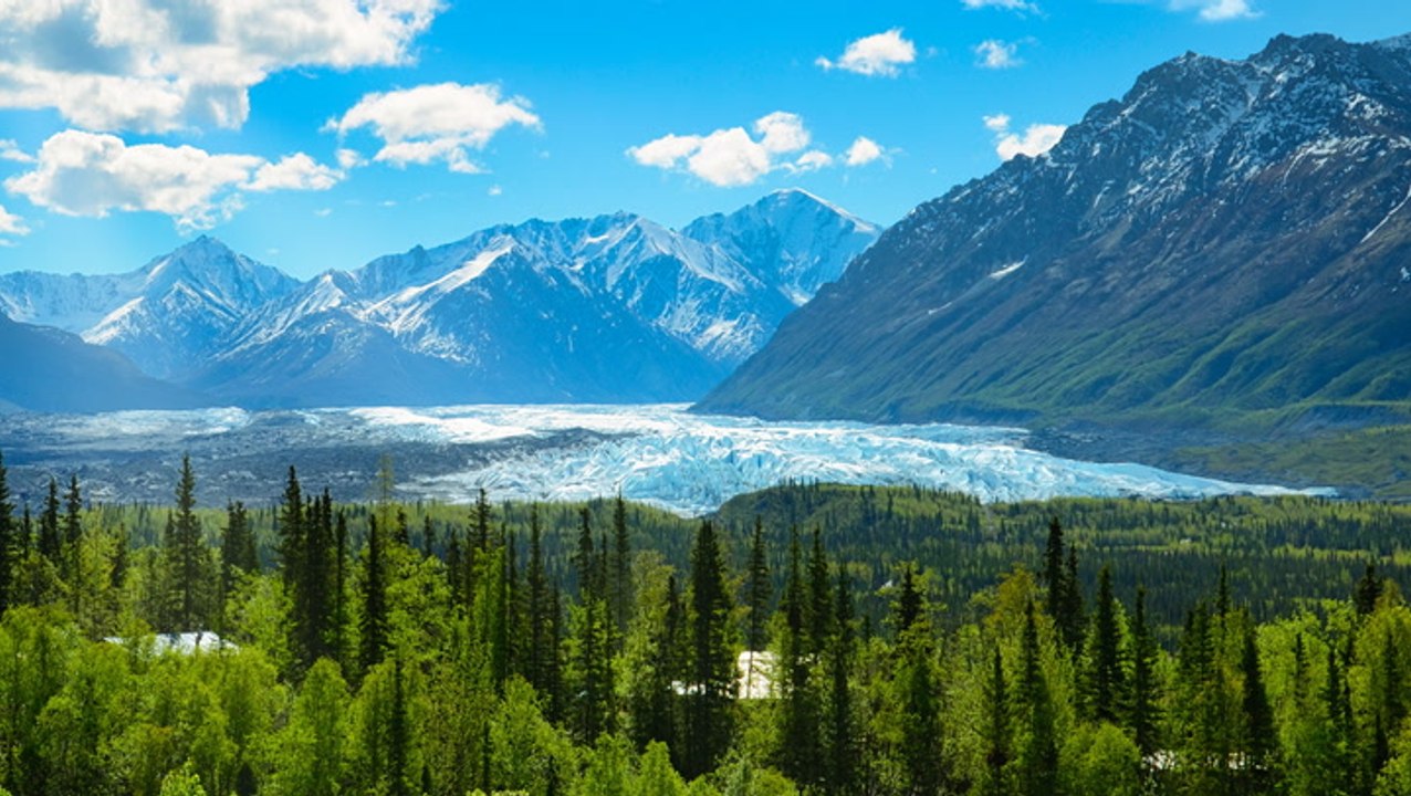 Breeze Airways Is Celebrating New Routes to Las Vegas, Tampa, and More With $29 Flights