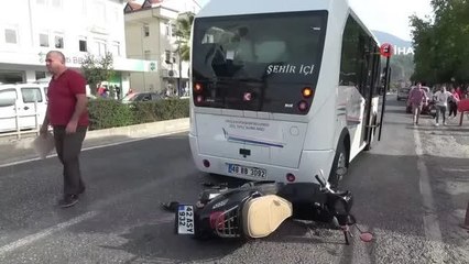Fethiye'de minibüse çarpan motosiklet sürücüsü hayatını kaybetti