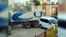 Tarsus'ta freni boşalan kamyon park halindeki araçlara çarptı