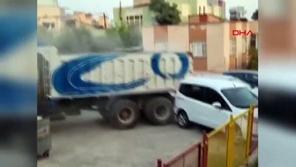 Un camion dont les freins sont tombés en panne s'est écrasé sur des véhicules en stationnement à Tarse