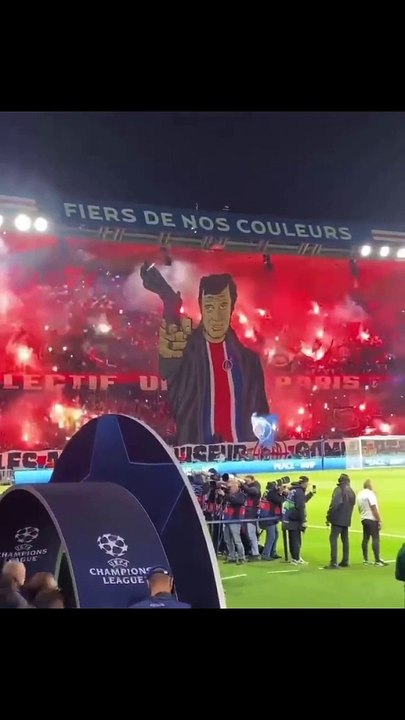 PSG - MILAN AC: le tifo à l'entrée des joueurs
