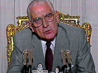 El ex presidente Reynaldo Bignone llama a elecciones nacionales