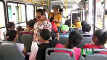 Padre e hijo hacen reír a pasajeros en los buses de Chinandega