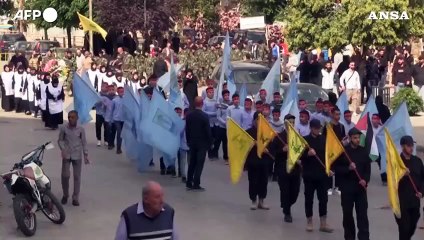 Libano, corteo funebre di Hezbollah per i combattenti uccisi da Israele