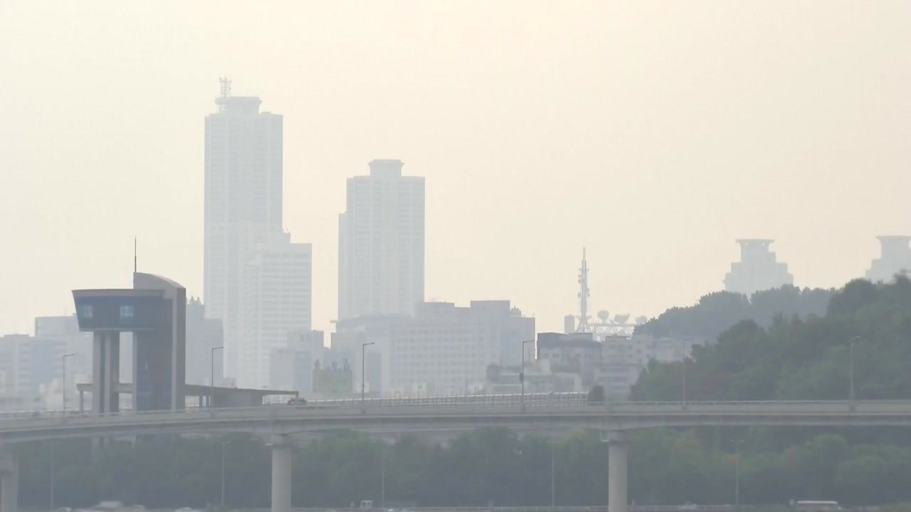[날씨] 올가을 첫 中 스모그, 수도권·충북·경북 공기 탁해...서쪽 차츰 비 / YTN