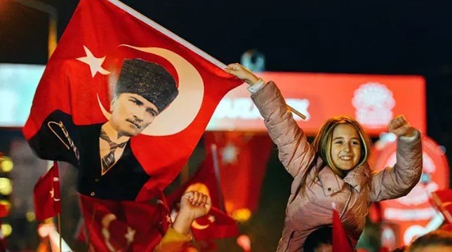 Cumhuriyet'in 100'üncü yılında bayrak siparişlerine yetişemiyorlar