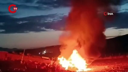 Tır şarampole yuvarlandı; sürücü yaralandı yüzlerce tavuk öldü