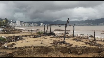 L'uragano Otis devasta Acapulco, la spiaggia è irriconoscibile