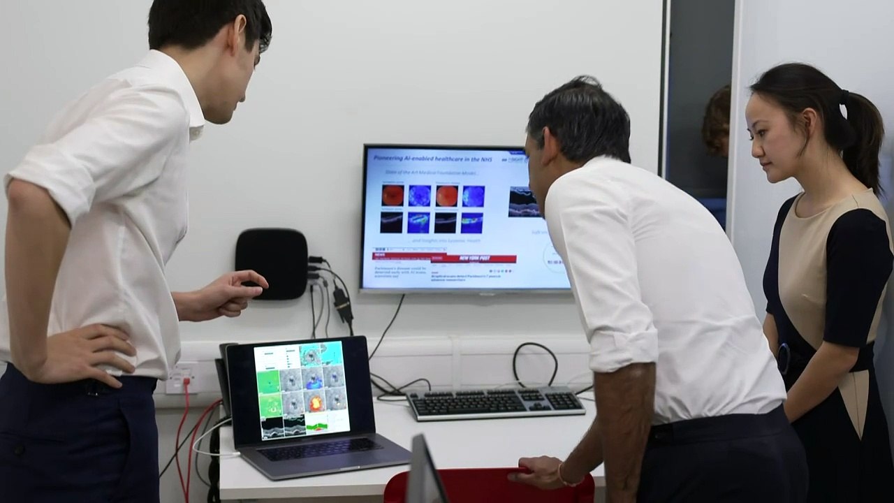 Rishi Sunak visits Moorfields Eye Hospital