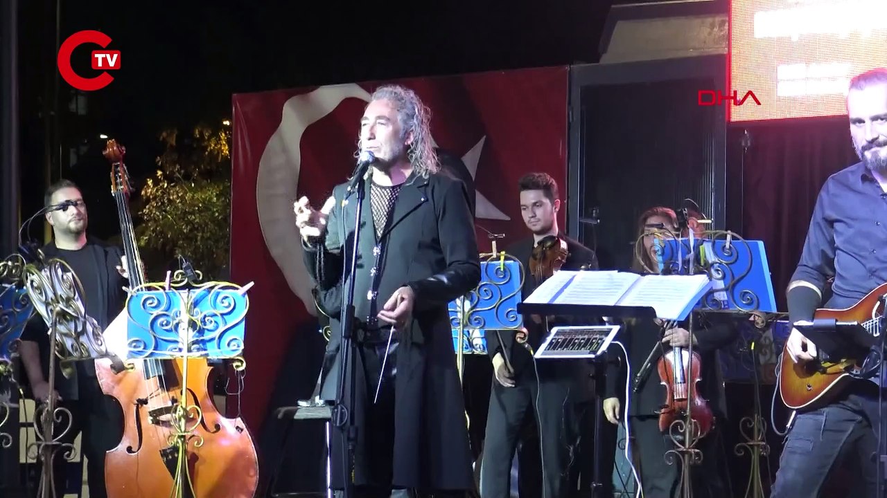 Barış Manço'nun '2023 Marşı' senfonik orkestra ile seslendirildi
