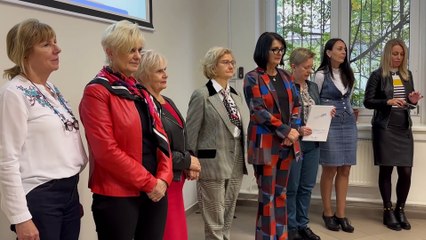 Uroczyste przekazanie pracowni mobilnej szkole w Brzeziu