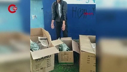 Kedileri poşete koydu, parka bıraktı!