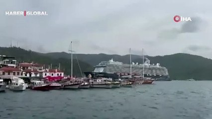 Dev yolcu gemisi 2 bin 646 yolcusu ile Marmaris'e geldi