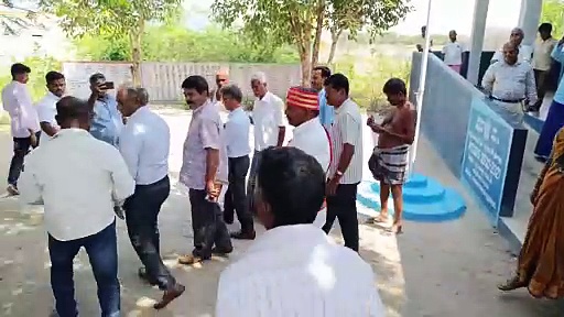 4 மாதத்தில் பெயர்ந்து விழுந்த பள்ளி மேற்கூரை; அரசுப் பள்ளியில் மாவட்ட ஆட்சியர் அதிரடி ஆய்வு 