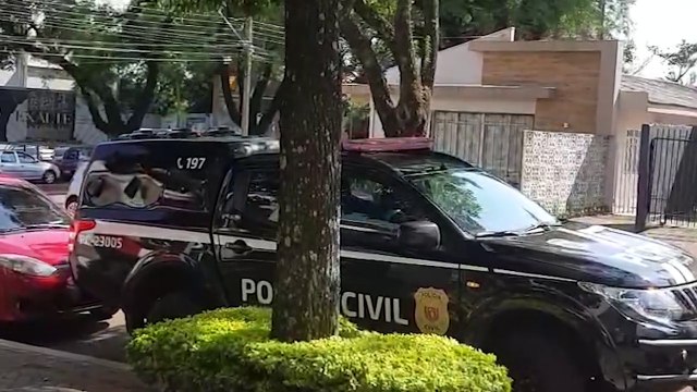 Eletrônicos e documentos apreendidos em Santa Helena são encaminhados à Deccor em Cascavel