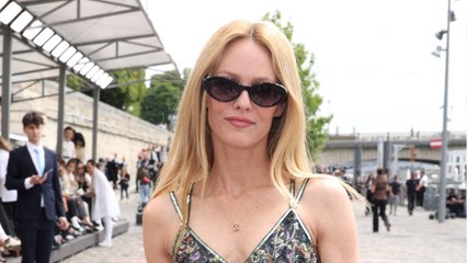 GALA VIDEO - “Qu'est-ce qu'elle a pris cher !” : Vanessa Paradis cash sur son rapport à la chirurgie esthétiqu