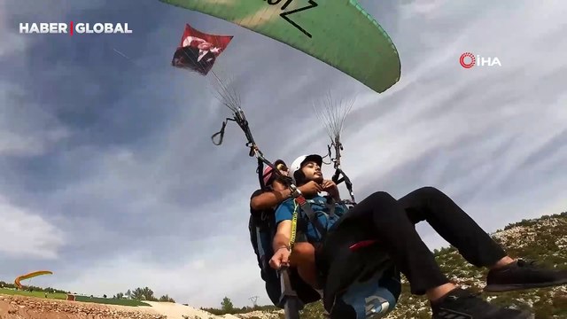 Alanyalı gaziler Cumhuriyet’in 100. yılına özel yamaç paraşütü uçuşu gerçekleştirdi