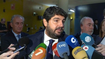 El presidente murciano, Fernando López Miras, este jueves, criticando al Gobierno por su gestión de la crisis de pateras a Canarias.