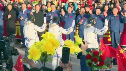 الصين ترسل إلى الفضاء بعثتها "شنتشو-17"