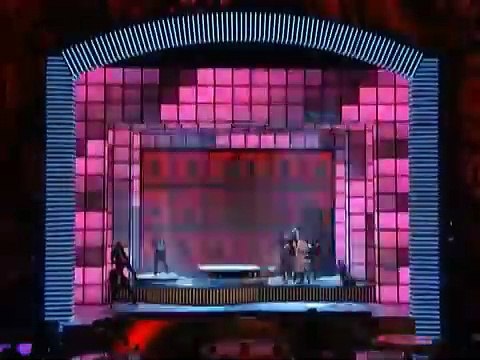 Britney Spears chante Gimme More en live aux MTV VMAs 2007