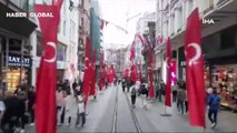 Bin 400 metre uzunluğunda... İstiklal Caddesi 100’üncü yıla özel Türk Bayraklarıyla donatıldı