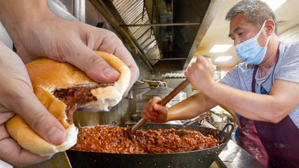 How Chicago's Oldest Chinese Bakery Makes 10,000 Bao