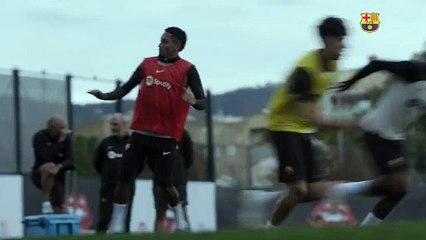 Raphinha vuelve a entrenar con el grupo antes del clásico
