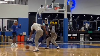 NBA : la technique des faux bras à rallonge des Mavericks pour battre Wembanyama 