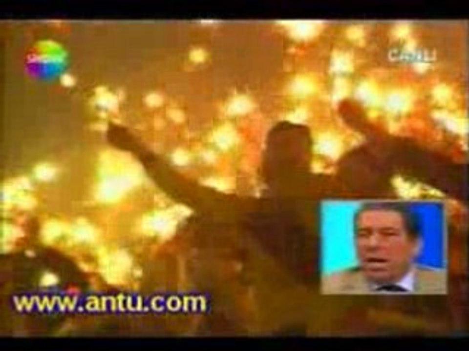 Fenerbahce 55,000 fans with sparkles