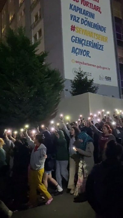 Öğrenciler Zeren Ertaş için eylemde: Ölmek değil, barınmak istiyoruz