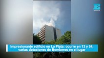 Impresionante edificio en La Plata: ocurre en 13 y 64, varias dotaciones de Bomberos en el lugar