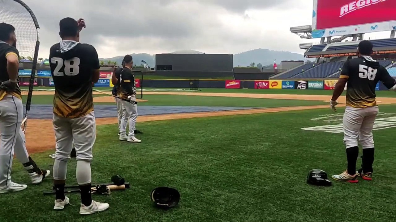 Leones se prepara antes del primer juego ante Magallanes