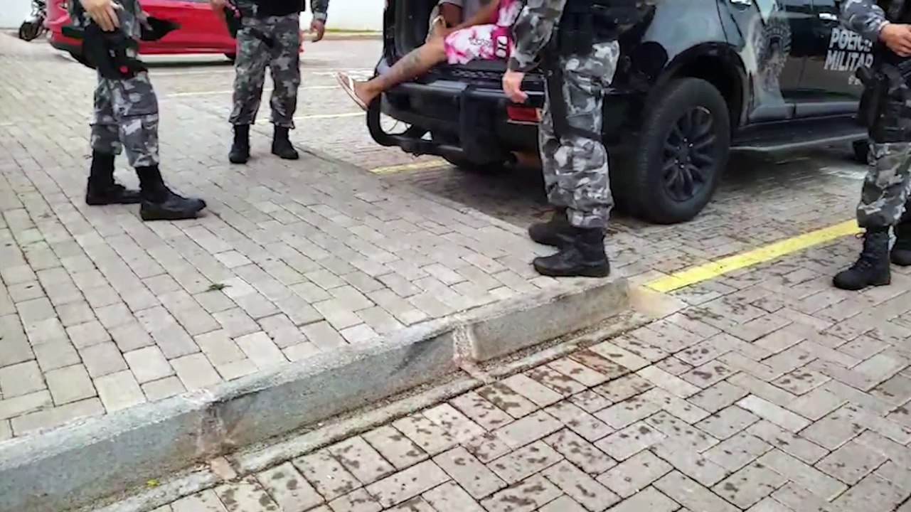 Choque detém indivíduos em posse de Crack na Praça Getúlio Vargas