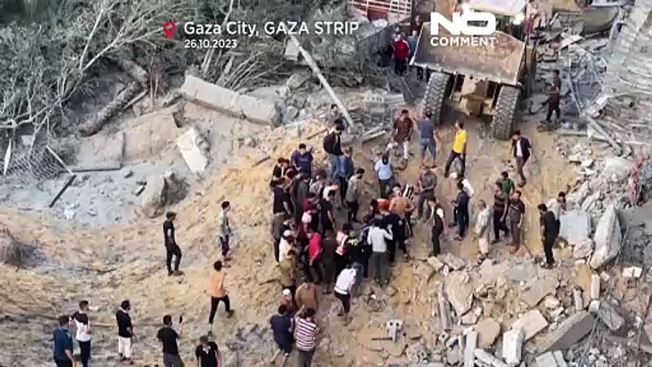 شاهد: رجال الإنقاذ يبحثون عن ناجين بين الأنقاض في رفح الفلسطينية