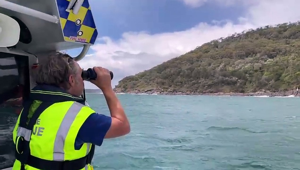 Port Stephens helicopter search: Marine Rescue combs waters off Bennetts beach