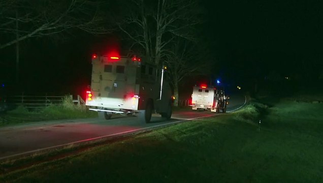 Polícia faz intensas buscas por atirador que matou 18 pessoas no Maine