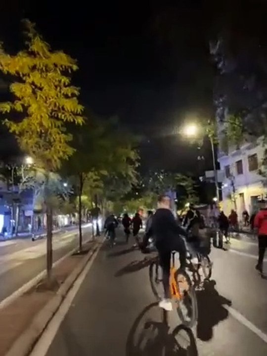 Un conductor arrolla a varios ciclistas en el centro de Madrid y se da ...