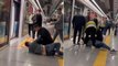 Metroya asılan Türk bayraklarını yırtan şüpheli tutuklandı
