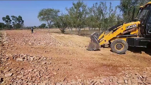 सांभरिया रोड पर गरजा बुलडोजर, 42 बीघा जमीन को कराया मुक्त