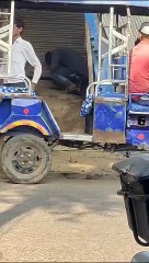 तय समय से पहले शटर के नीचे से बिकती मिली शराब