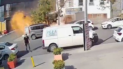 Bağcılar'da iş yerinde patlama sonrası yangın: 5 yaralı