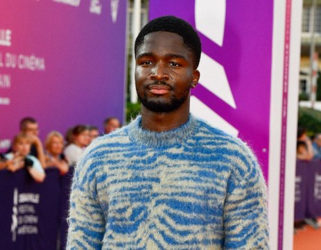 Qui est Stéphane Bak, l’acteur français qui a conquis Emily Ratajkowski