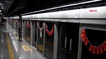 Metroda Türk Bayraklarına çirkin saldırı kamerada