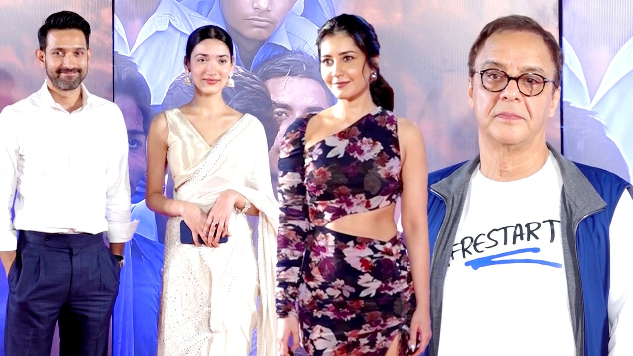 Vikrant Massey की 12th Fail की स्क्रीनिंग में Vidhu Vinod Chopra सहित कई सेलेब्स पहुंचे