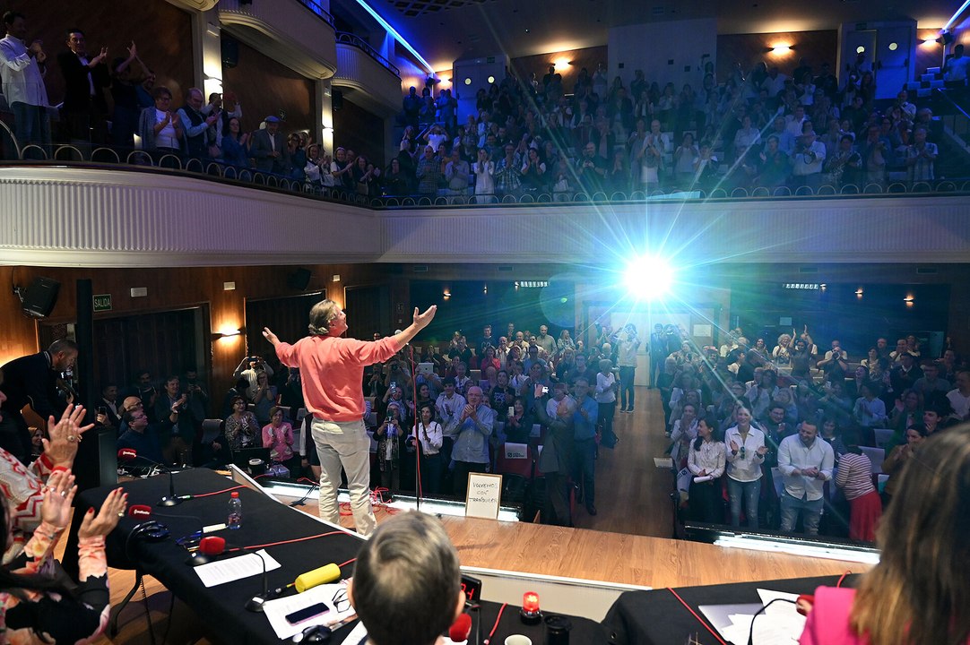 Francisco deslumbra entonando el himno de Valencia en Es la Mañana de Federico